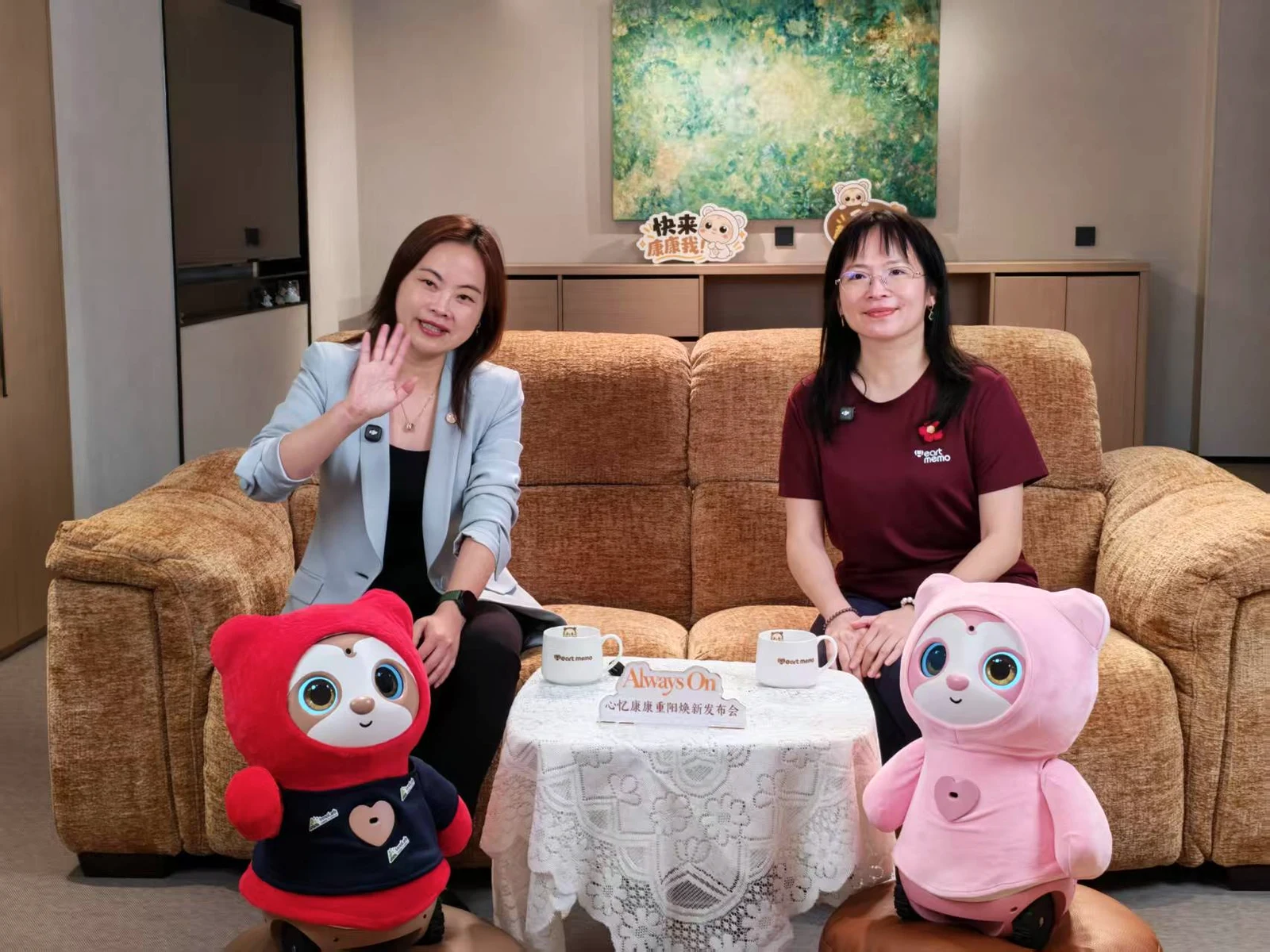 Professor Zhang Lingling of CEIBS and Heartmemo VP Zhang Kai discuss diverse needs in later life and the value of long-term companionship.